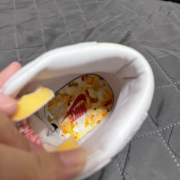 NWT Nike women sneakers blazer mid 77 VNTG EMB whit charm Limited Edition - Picture 5 of 11